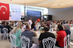 Denizli'de 7. Geleneksel Orkinos İkramı etkinliğinde mangalda pişirilen dev orkinoslar ve davetliler