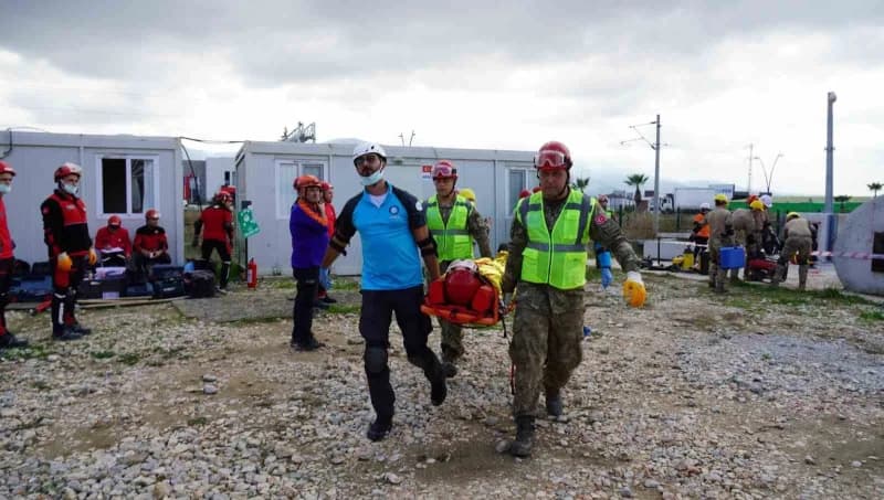 İzmir depreminin 6’ncı yıl dönümünde, 6,7 büyüklüğünde ve 28 saniye süren Deprem senaryosuyla İzmir