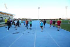 Muşlu milli atlet Derya Kunur çocuklarla birlikte atletizm antrenmanı yapıyor