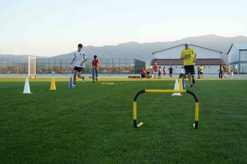 Antrenmanlarda çocukların sürat, dayanıklılık ve koşu tekniklerini geliştirmeye yönelik çalışmalar g