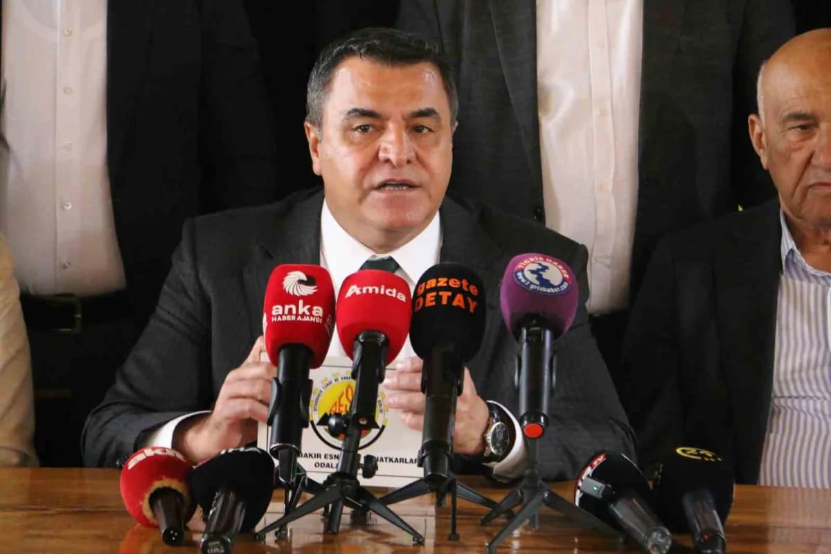 Ebedinoğlu,esnafların ağır koşullarda vergilendirildiğini dile getirdi.