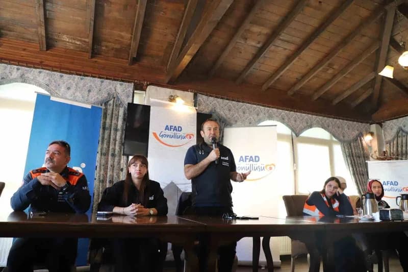 Kastamonu İl Afet ve Acil Durum Müdürlüğü tarafından saha eğitimlerini tamamlayan 38 gönüllü, destek AFAD gönüllüsü kiml