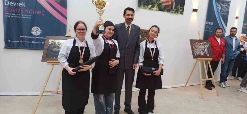 Dereceye girenlere ödülleri verildi