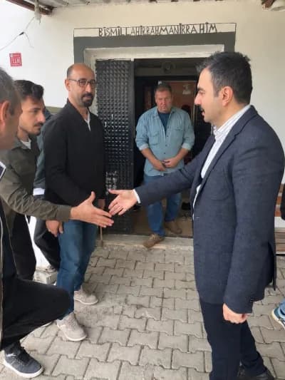 Dicle Kaymakamı Mustafa Atış, kırsal mahallelerde öğrenci ve öğretmenlerle bir arada