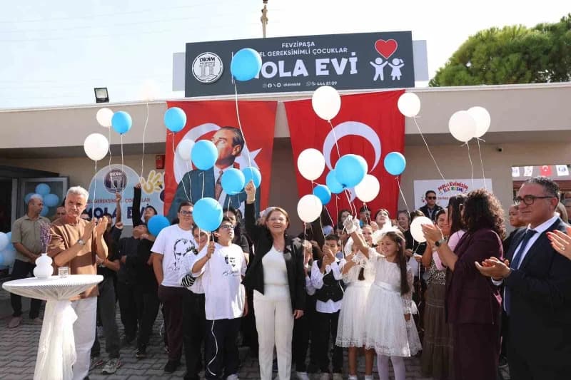 Didim’de özel çocuklar için açılan Mola Evi’nde çocuklar müzik ve sanat etkinliklerine katılıyor