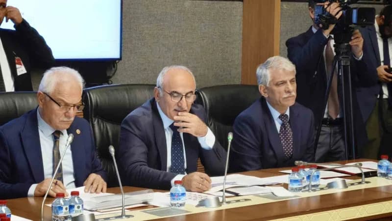 Bayındırlık, İmar, Ulaştırma ve Turizm komisyonunda 'Yabancı Dijital Konaklama Platformları Kanunu Teklifi' görüşüldü.