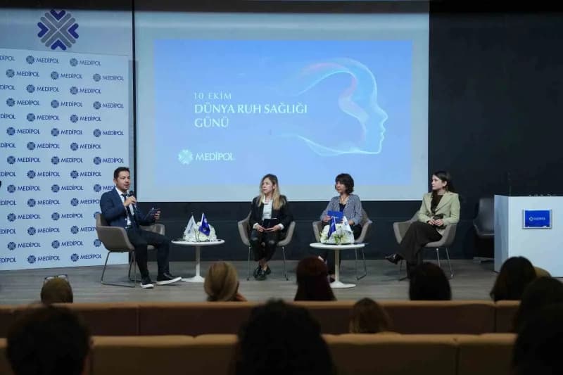 Ruh Sağlığı ve Hastalıkları Uzmanı Doç. Dr. Taha Can Tuman’ın moderatörlüğünde gerçekleştirilen panelde Ruh Sağlığı ve H