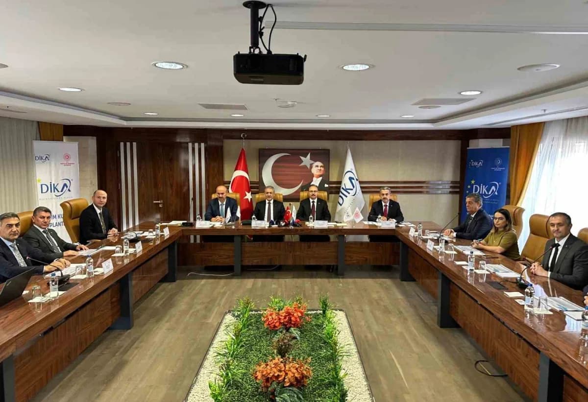 Toplantıya Mardin Valisi Tuncay Akkoyun’un yanı sıra Siirt Valisi Kemal Kızılkaya, Batman Valisi Ekr