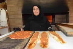 Çorum Alaca’da Dilek Kaya’nın işlettiği restoranın iç mekanı ve yemekler