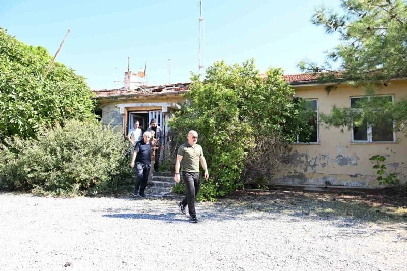 Aydın'ın 804 bitki türüne ev sahipliği yapan Dilek Yarımadası Büyük Menderes Deltası Milli Parkı'nda doğal yaşamın korun