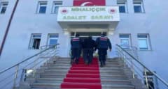 Eskişehir Mihalıççık ilçesinde dirgenli kavga sonrası mahkeme binası önünde adliye görüntüsü