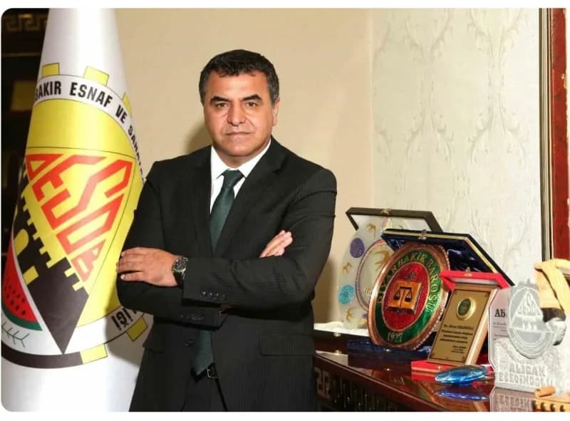 Diyarbakır Esnaf ve Sanatkarlar Odaları Birliği Başkanı Alican Ebedinoğlu açıklama yaparken