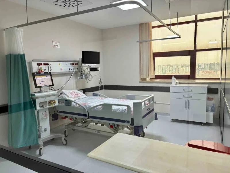 Diyarbakır Gazi Yaşargil Eğitim ve Araştırma Hastanesinde yapımı tamamlanan 60 yataklı 3. Basamak erişkin yoğun bakım ün