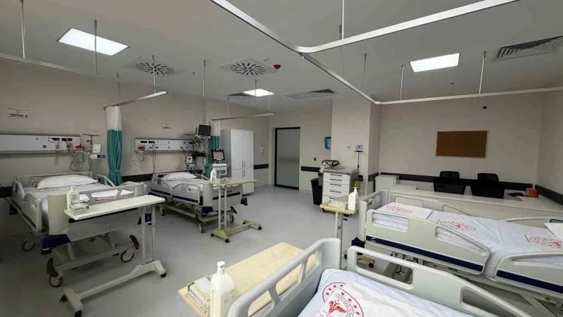 Diyarbakır Gazi Yaşargil Eğitim ve Araştırma Hastanesinde yapımı tamamlanan 60 yataklı 3. Basamak erişkin yoğun bakım ün