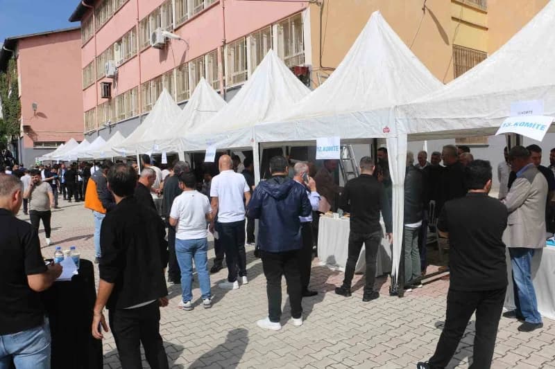 Diyarbakır Ticaret ve Sanayi Odası’nda (DTSO) Meslek Komitesi ve Meclis Üyeleri Seçimi başladı. 26 bin 515 üyesi bulunan