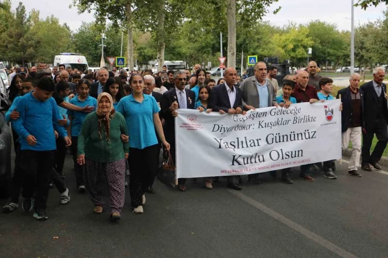 Diyarbakır’da 1 Ekim Dünya Yaşlılar Günü dolayısıyla toplumsal dayanışma ve yaşlılara verilen değere dikkat çekmek amacı