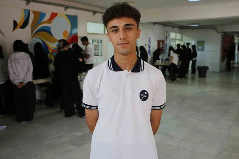 12. Sınıf Güzel Sanatlar öğrencisi Resul Gültekin ise, okulun duvarlarını Güzel bir şekilde boyaladıklarını söyledi.