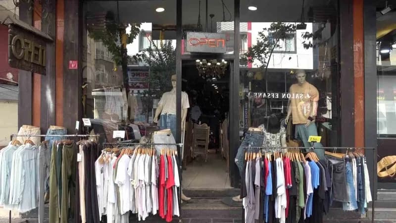 Diyarbakır’ın Yenişehir ilçesinde giyim dükkanı bulunan bir esnaf, belediye görevlilerinin usulsüz bir şekilde işlem yap