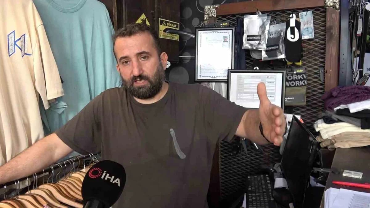 Diyarbakır’ın Yenişehir ilçesi Kooperatifler Mahallesi’nde yaklaşık 7 yıldır aynı yerde giyim dükkanı bulunan Barış Gült