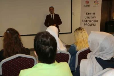 Diyarbakır'da kadınlara yönelik medya güvenliği ve savunma eğitimi etkinliği