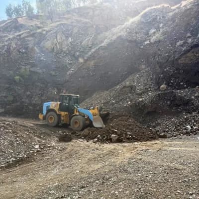 Diyarbakır Kulp ilçesinde sel sonrası zarar gören kırsal yolların açılması için yürütülen çalışmalar