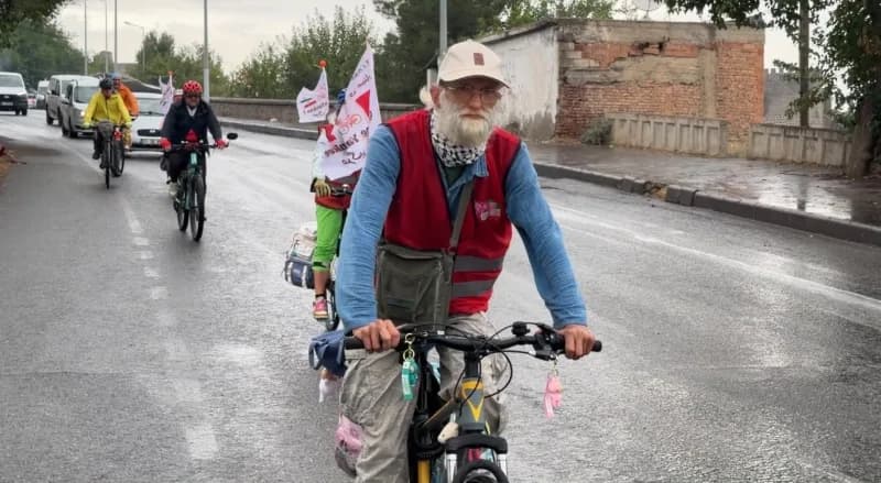 Diyarbakır’dan yola çıkan 6 bisikletçi, İran’ın Minab kentine ulaşmak için yaklaşık 3 bin kilometrelik yolculuğa başladı