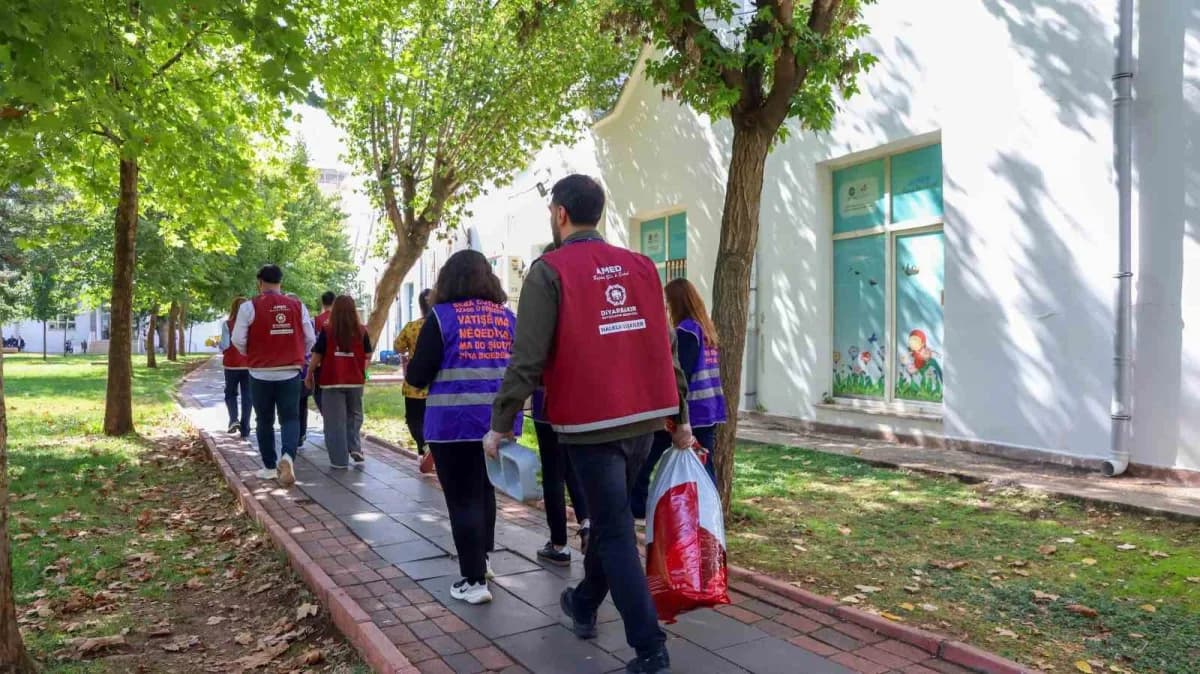 Diyarbakır Büyükşehir Belediyesi, Hayvanları Koruma Günü kapsamında Kent genelinde sokak hayvanlarının yaşam hakkına dik