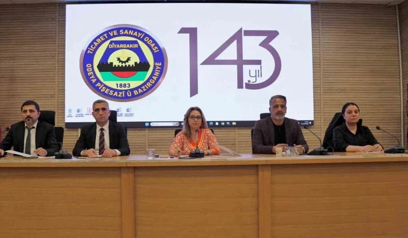 Diyarbakır Ticaret ve Sanayi Odası Başkanı Mehmet Kaya toplantıda konuşma yapıyor
