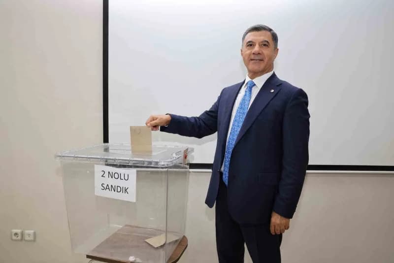 Diyarbakır Ticaret Borsası seçimlerinde oy verme işlemi ve katılımcılar