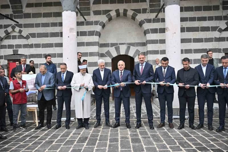 Diyarbakır Sur Ali Paşa Camii avlusunda restorasyonu tamamlanan vakıf eserlerinin açılış töreni