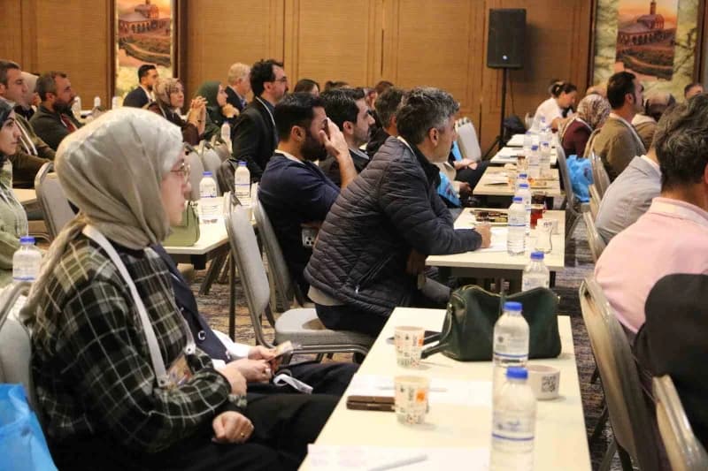 Diyarbakır’da beşincisi düzenlenen Doğu Dahiliye Kongresi, Türkiye’nin farklı kentlerinden uzman doktorları ve akademisy