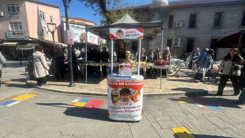 Alaplı’da DMD hastası Yavuz Çınar için düzenlenen yardım ve dayanışma etkinliği stantları