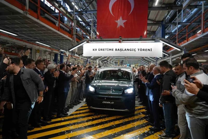 Bursa otomotiv sanayisinde yeni bir dönem başladı. Tofaş'ın Bursa fabrikasında 300 milyon dolarlık y