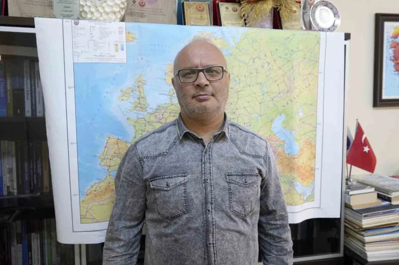 Prof. Dr. Nafiz Maden Doğu Akdeniz enerji projeleri hakkında açıklama yapıyor