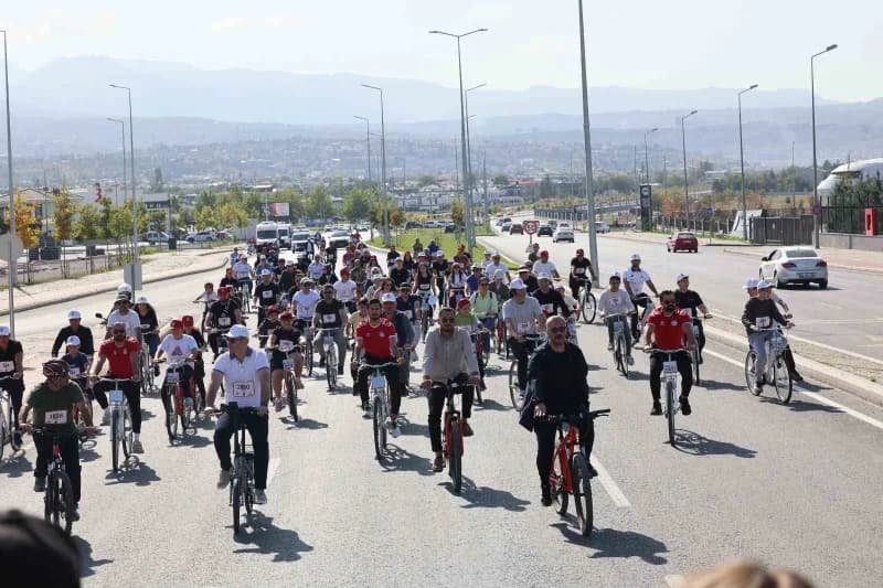 Kayseri Büyükşehir Belediyesi Spor a.ş. İle Kayseri Tabip Odası iş birliğinde düzenlenen Doktorlar Bisiklet Turu’nda 250