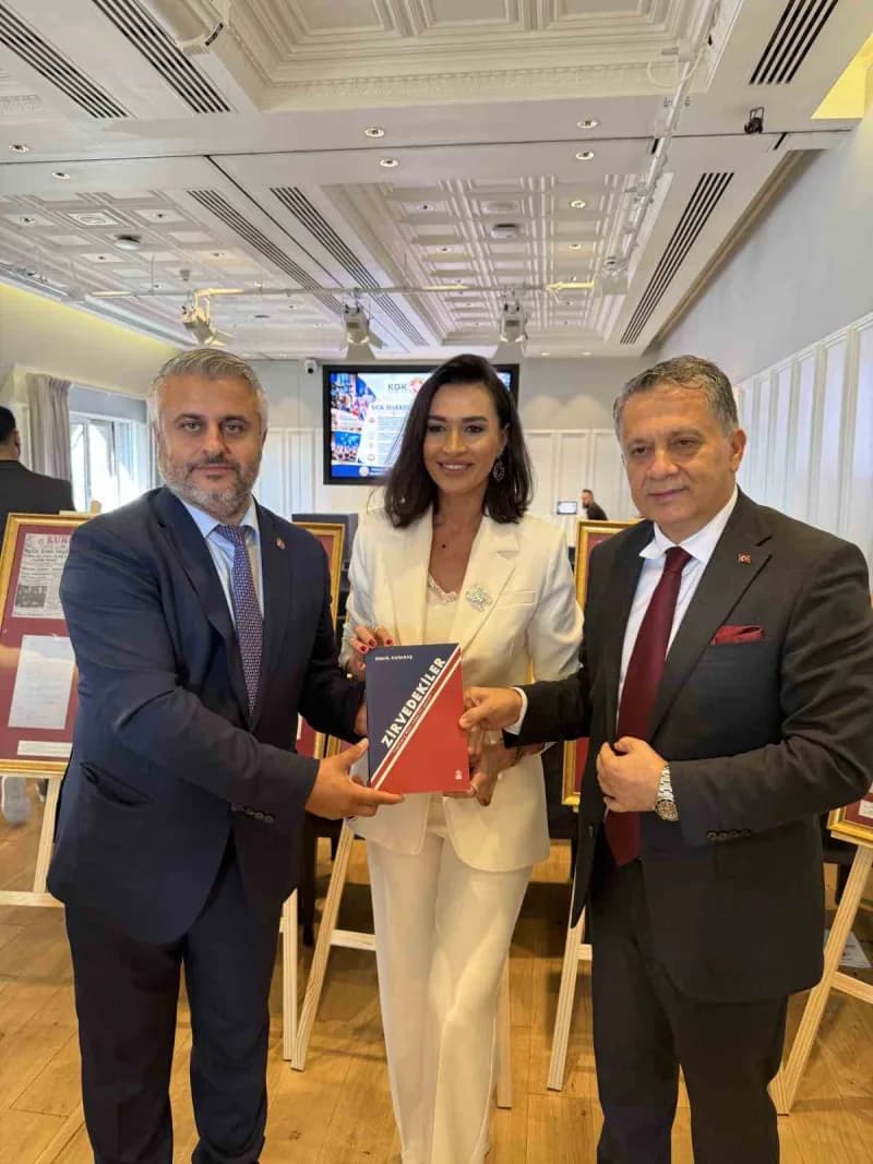Dr. Özgenur Reyhan Güler'in küratörlüğünü yaptığı "Dostluğa Açılan Sayfalar" Sergisi, Türk-İngiliz ilişkilerini tarihî b