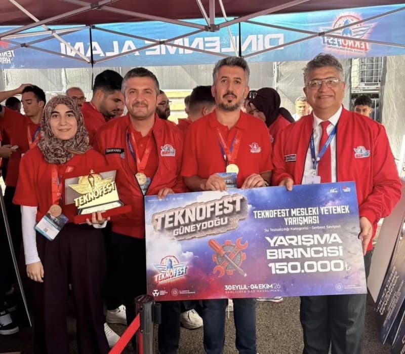 DPÜ HİLAL Takımı TEKNOFEST 2026'da Türkiye birinciliği ödül töreninde
