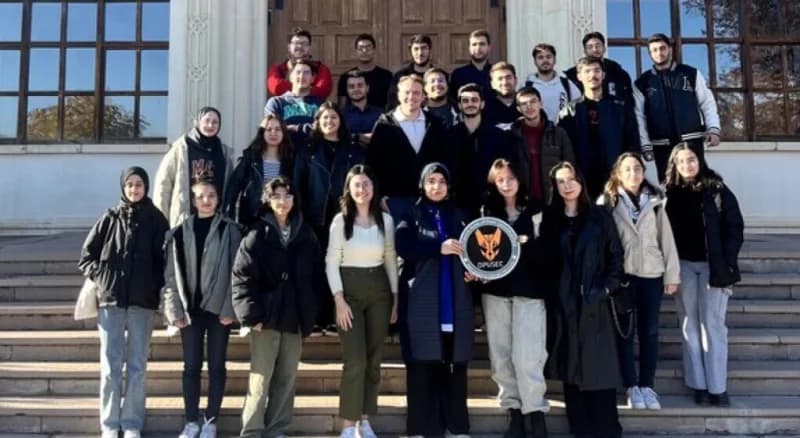 Dumlupınar Üniversitesi öğrencileri teknoloji ve sosyal sorumluluk projeleri üzerinde çalışıyor