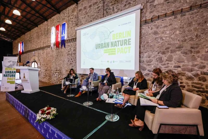 İzmir Büyükşehir Belediyesi ev sahipliğinde 19-21 Ekim tarihleri arasında Tarihi Havagazı Fabrikası'nda düzenlenen topla