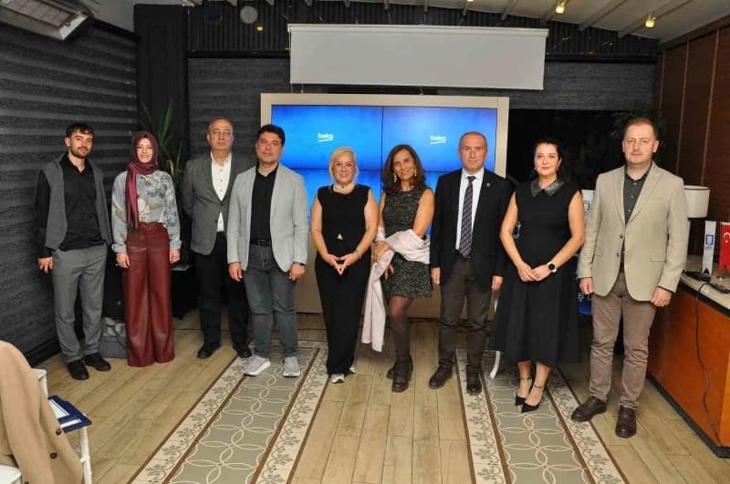 Balıkesir’de Dünya Mimarlık Günü kapsamında düzenlenen panel ve ödül töreninden bir kare