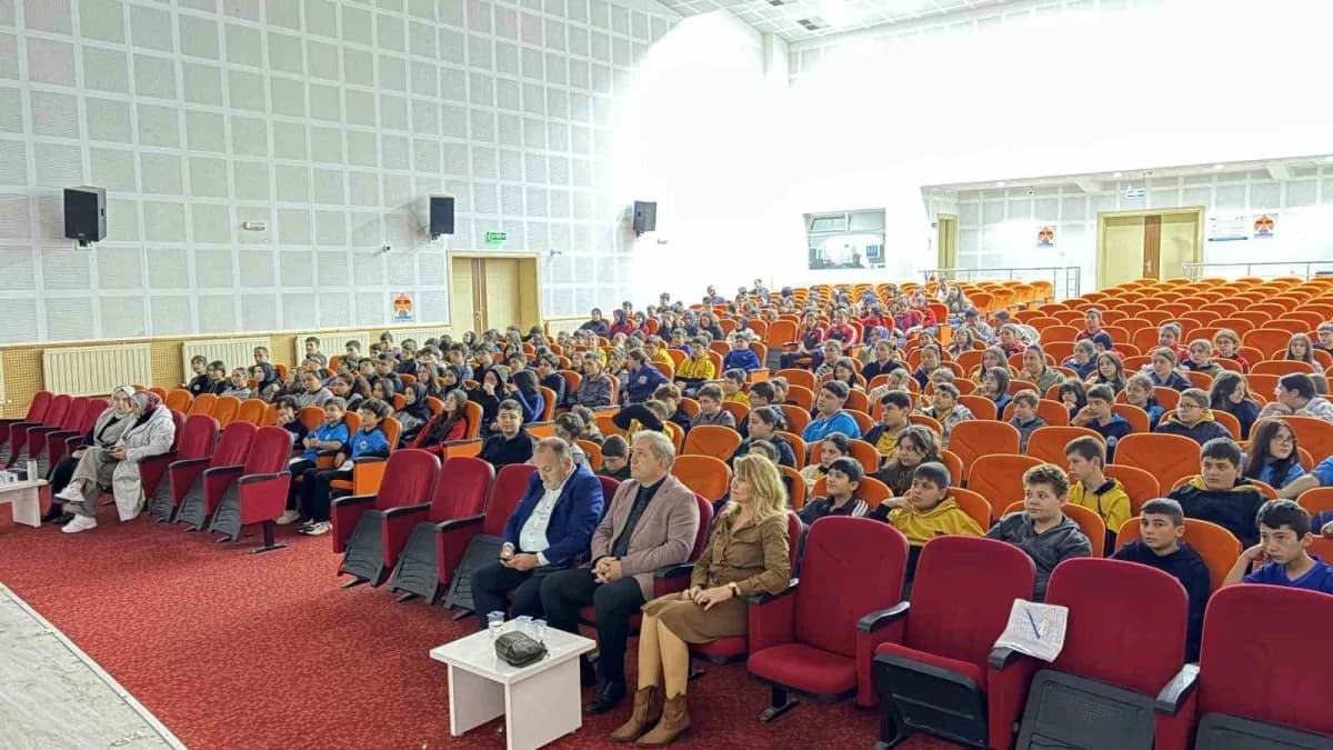 Dünya Uzay Haftası (5-10 Ekim) etkinlikleri kapsamında Havza Mehmet Öngel 25 Mayıs Ortaokulu tarafından düzenlenen konfe