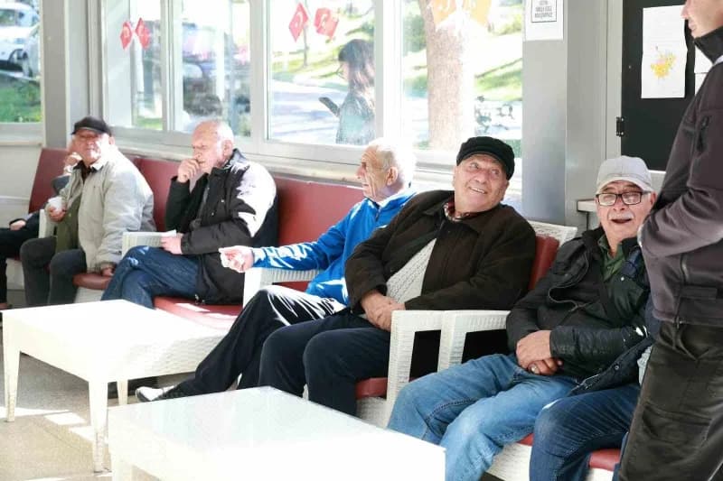 Osmangazi Kent Konseyi Başkanı Sevim Sakallı ve yönetim kurulu üyeleri, 1 Ekim Dünya Yaşlılar Günü dolayısıyla Kaplıkaya