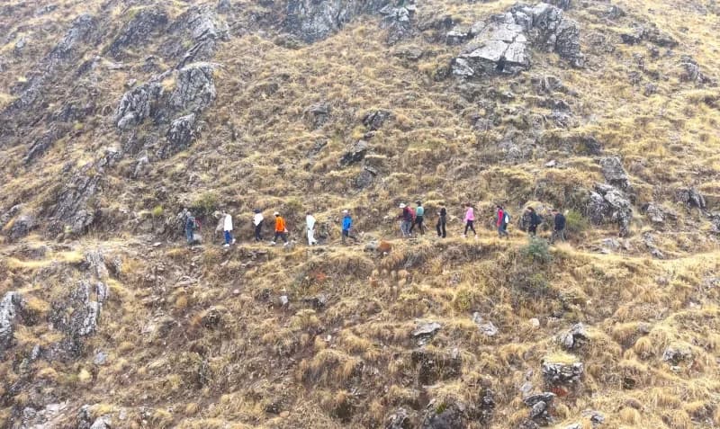 Muş’ta 3 Ekim Dünya Yürüyüş Günü dolayısıyla Muş GeroK Topluluğu üyeleri, kentin bağlarında yaklaşık 10 kilometrelik doğ