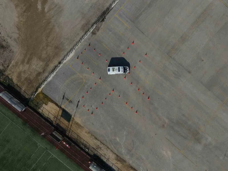 Düzce'de Sağlık personeline yönelik düzenlenen Ambulans Sürüş Güvenliği Eğitimi'nde sürücüler, gerçek vakalarda karşılaş