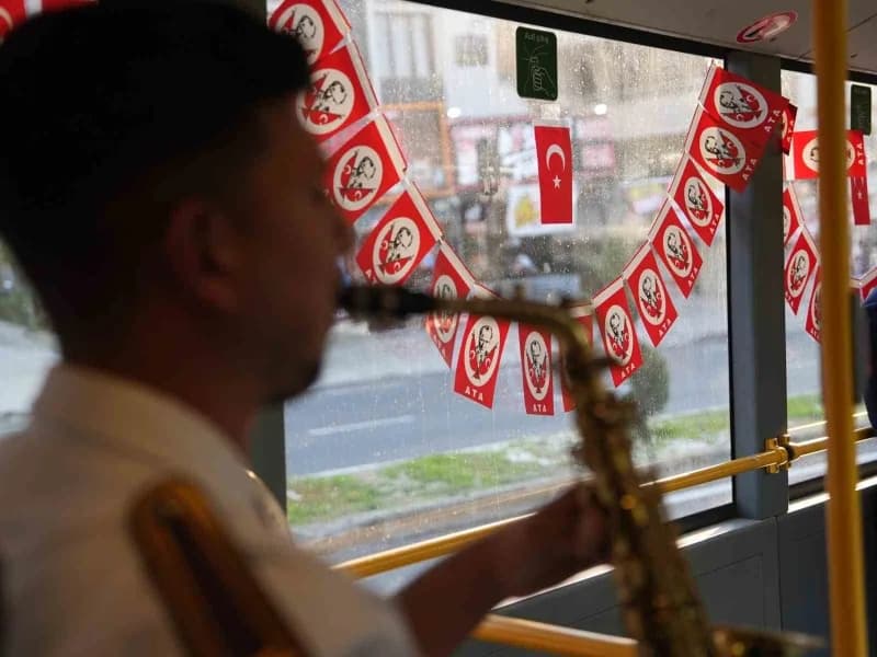 Düzce Belediyesi 29 Ekim Cumhuriyet Bayramı dolayısıyla gerçekleştirdiği sürprizle, yolculara unutul