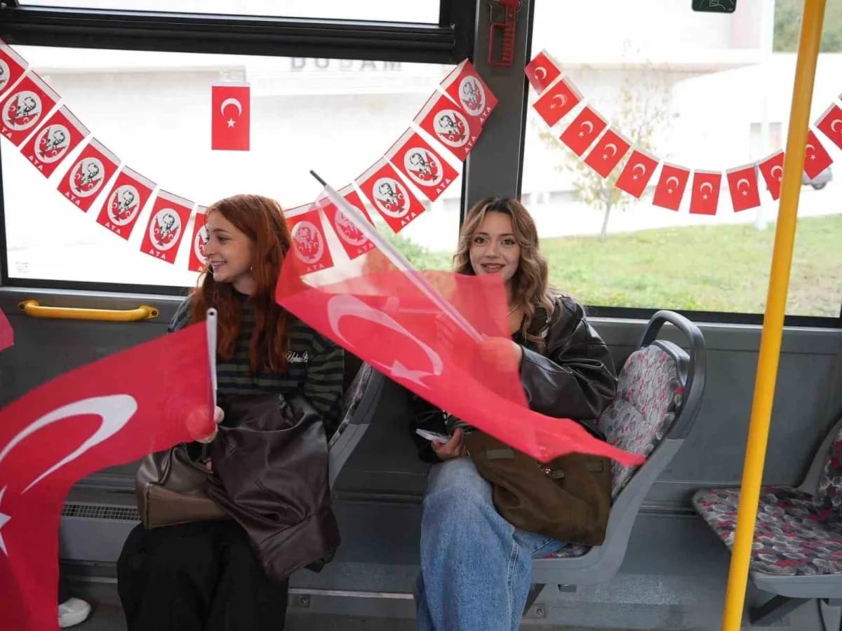 Düzce Belediyesi 29 Ekim Cumhuriyet Bayramı dolayısıyla gerçekleştirdiği sürprizle, yolculara unutul
