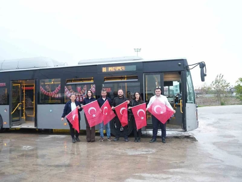 Düzce Belediyesi 29 Ekim Cumhuriyet Bayramı dolayısıyla gerçekleştirdiği sürprizle, yolculara unutul