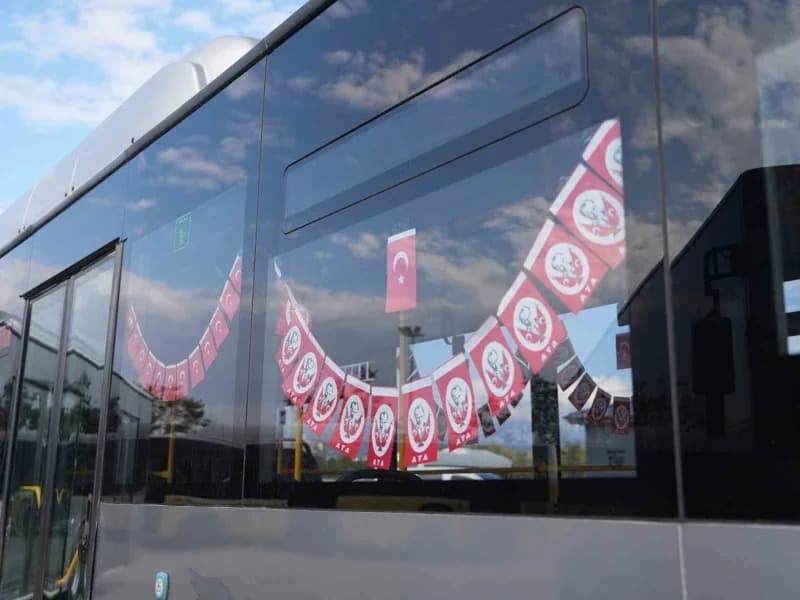 Düzce Belediyesi 29 Ekim Cumhuriyet Bayramı dolayısıyla gerçekleştirdiği sürprizle, yolculara unutul