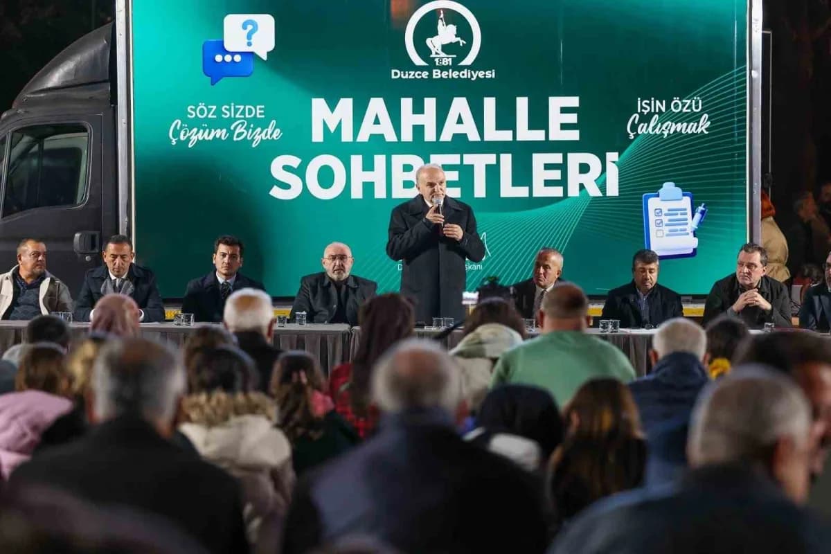 Düzce Belediye Başkanı Dr. Faruk Özlü, 45'inci toplantısını Burhaniye Mahallesi'nde gerçekleştirdi.