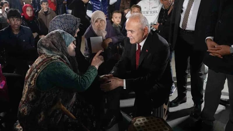 Düzce Belediye Başkanı Dr. Faruk Özlü, 45'inci toplantısını Burhaniye Mahallesi'nde gerçekleştirdi.